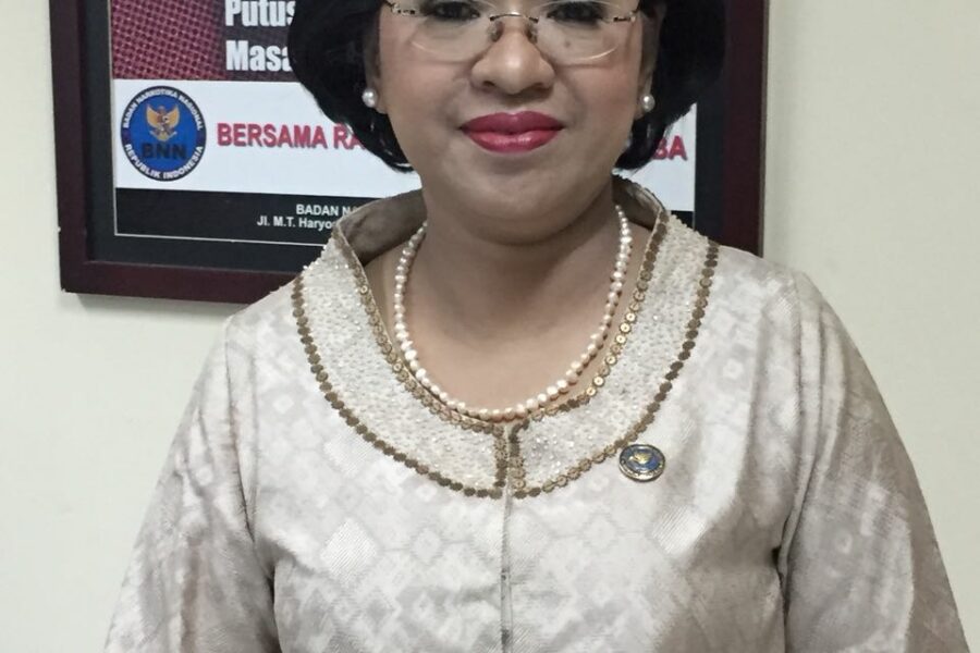 Dra. Yunis Farida Oktoris, M.Si