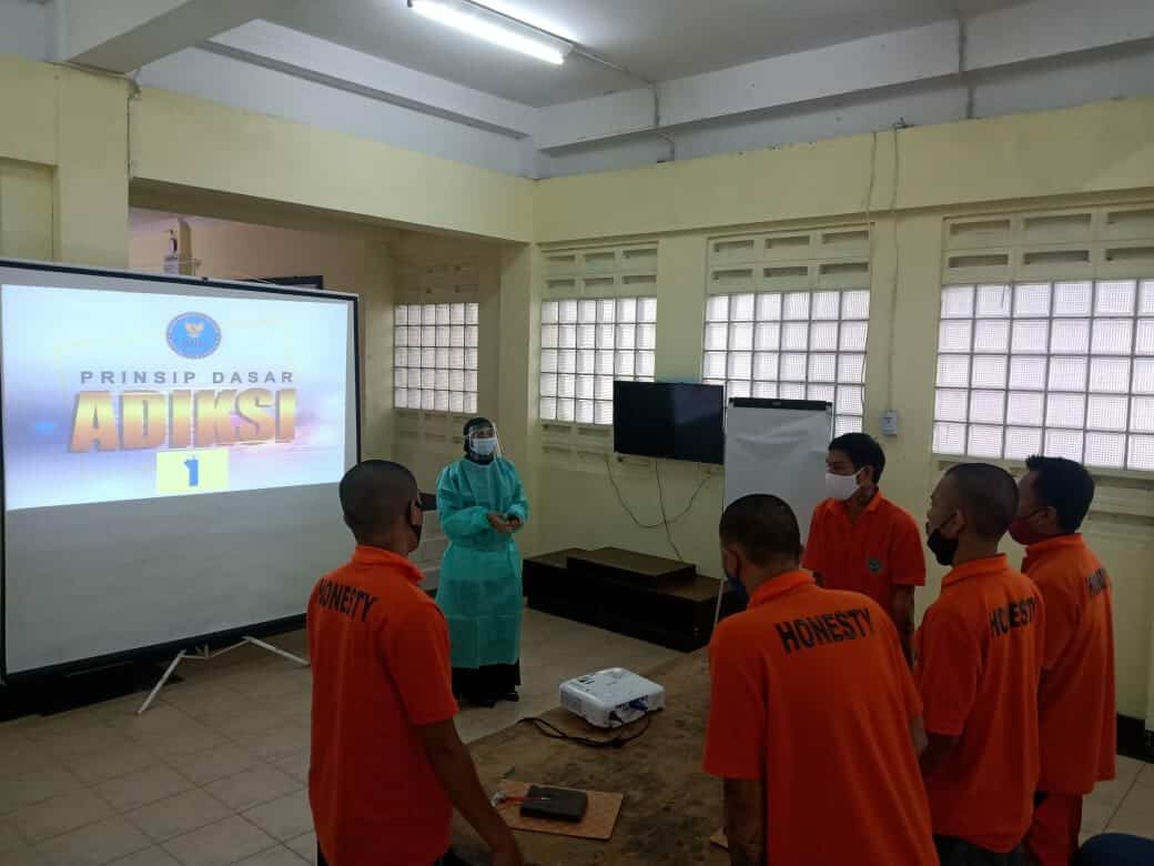 LAYANAN INDIVIDUAL DENGAN PENDEKATAN KEGIATAN KELOMPOK TEMATIK (KKT) LAYANAN INDIVIDUAL DENGAN PENDEKATAN KEGIATAN KELOMPOK TEMATIK (KKT)
