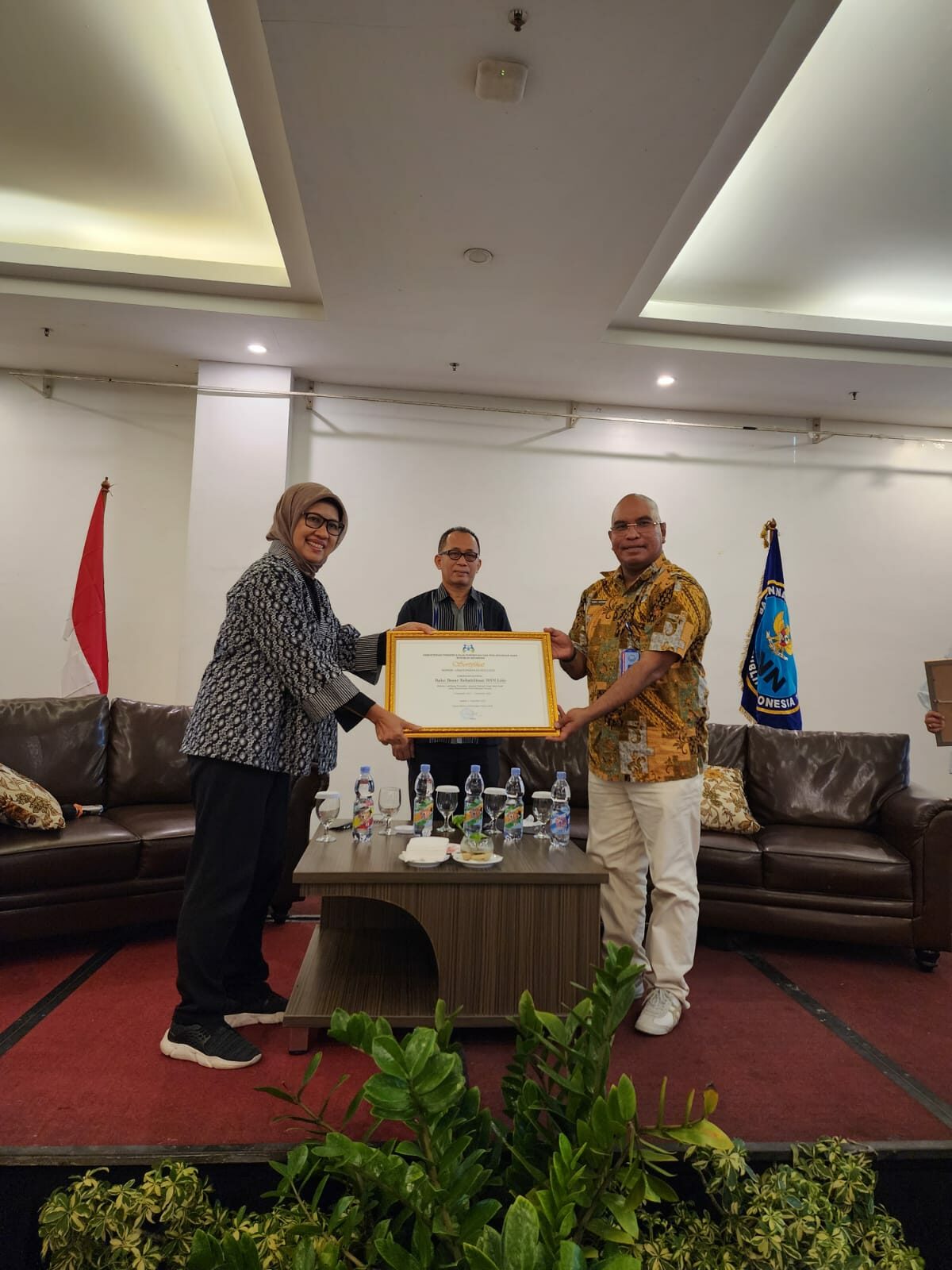 KPPA Beri Sertifikat Lembaga Layanan Ramah Anak Pada Balai Besar Rehabilitasi BNN KPPA Beri Sertifikat Lembaga Layanan Ramah Anak Pada Balai Besar Rehabilitasi BNN