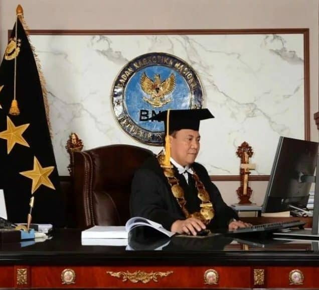 Komjen Pol. Prof. Dr. Petrus R. Golose Raih Penghargaan Tertinggi di Bidang Akademik. Komjen Pol. Prof. Dr. Petrus R. Golose Raih Penghargaan Tertinggi di Bidang Akademik.